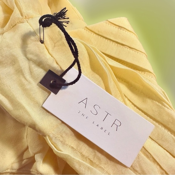 NWT ASTR The Label ‘Carina Open Back Mini Dress’ in “Butter” Yellow Size XS - Picture 6 of 16